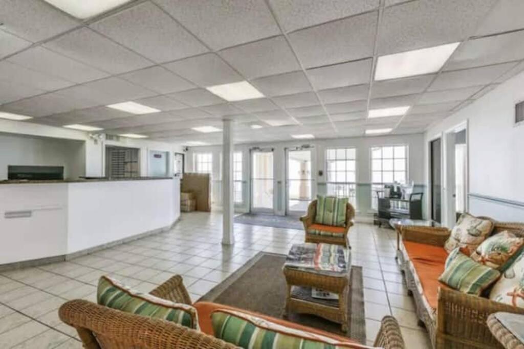 Apartment Sea-renity Heated Pools Steps To The *