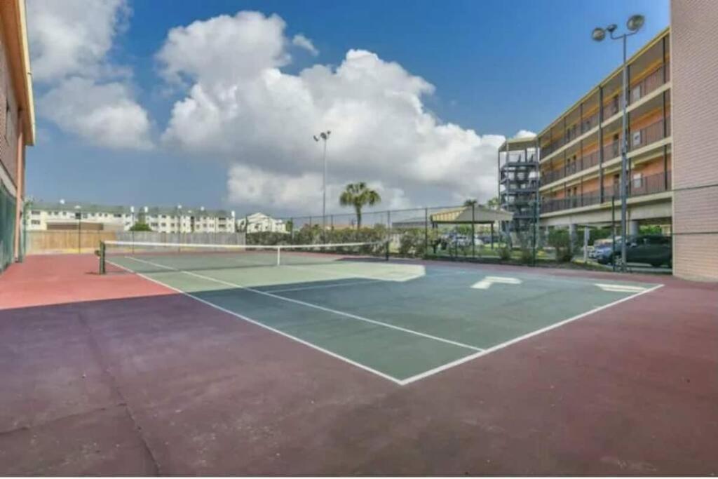 Apartment Sea-renity Heated Pools Steps To The
