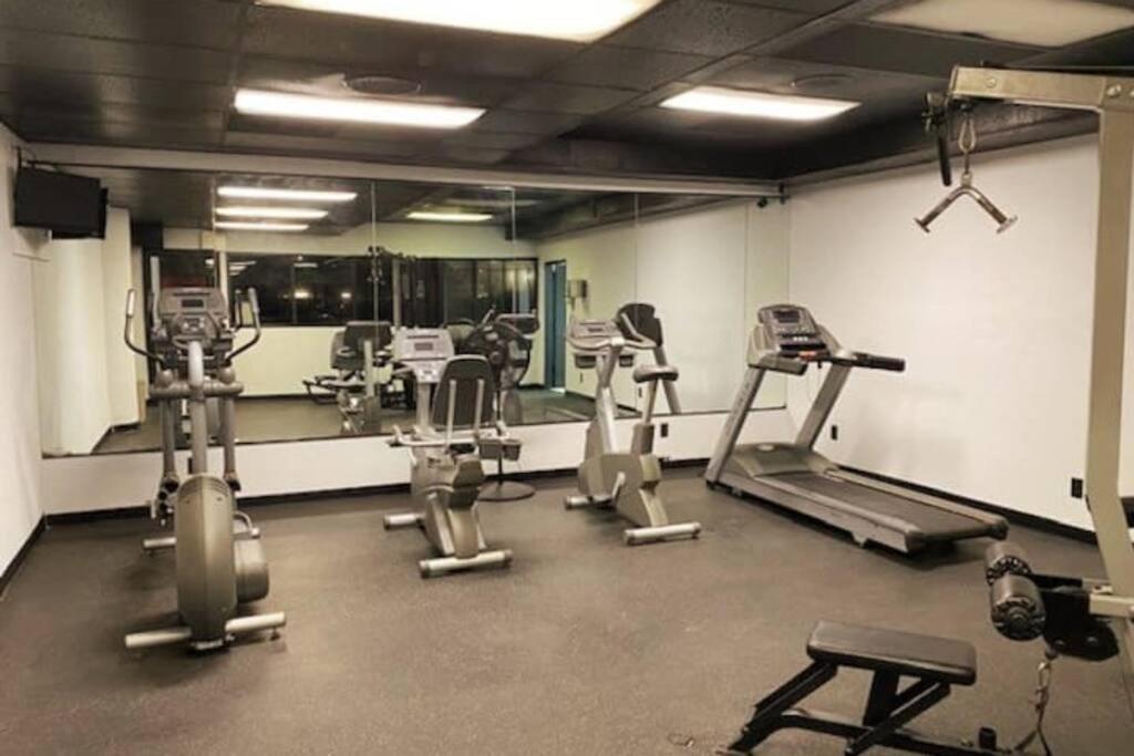 Sea-renity Heated Pools Steps To The Apartment Galveston