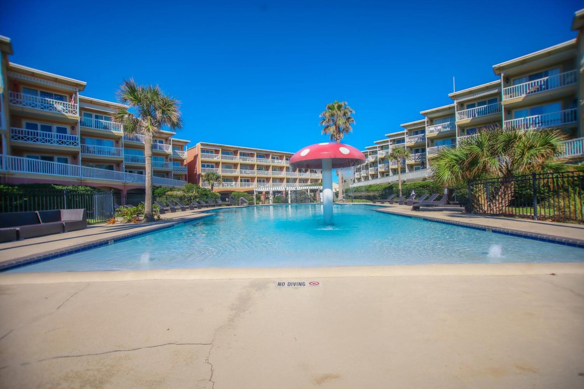 Apartment Sea-renity Heated Pools Steps To The *