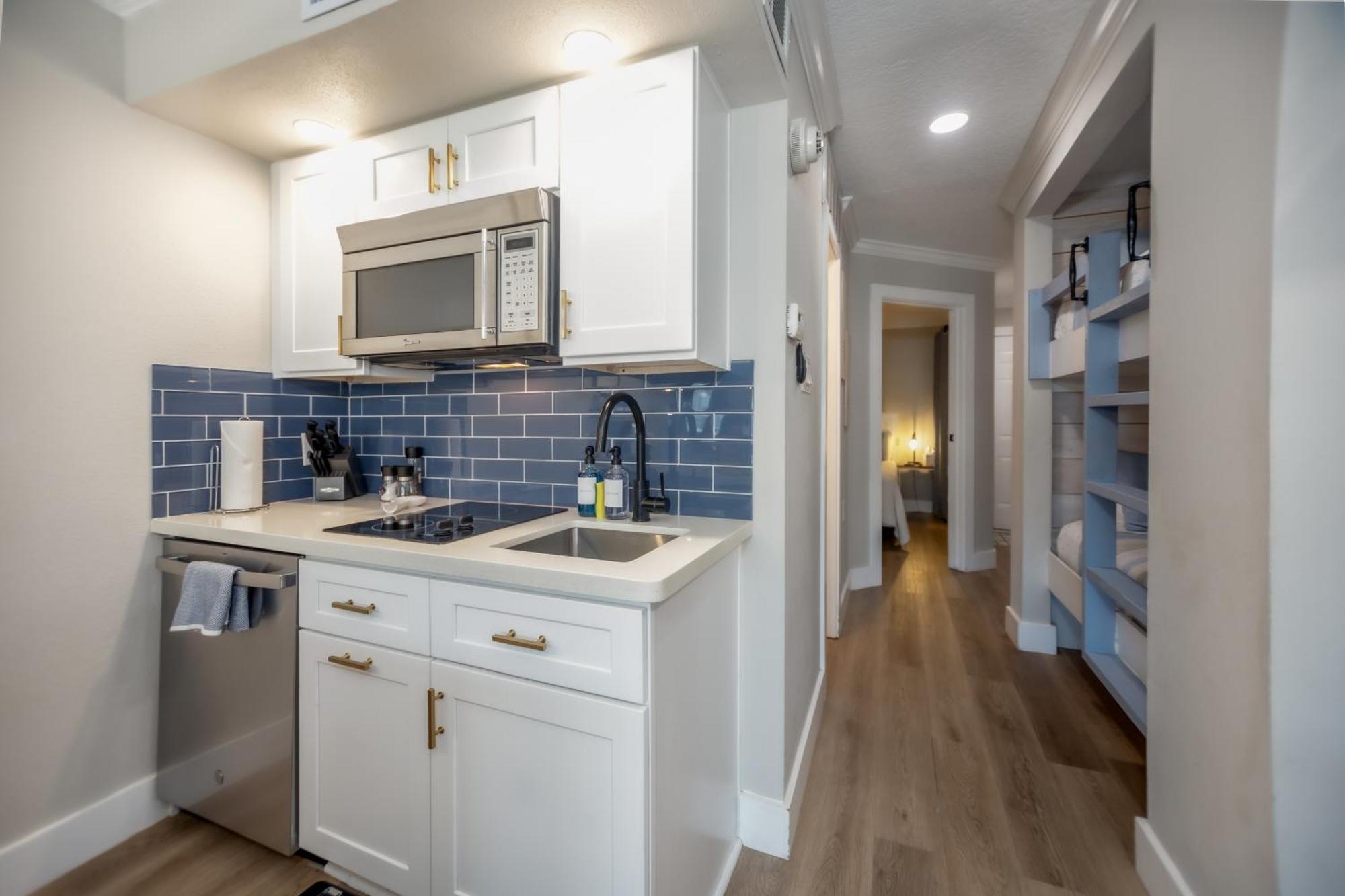 Apartment Sea-renity Heated Pools Steps To The
