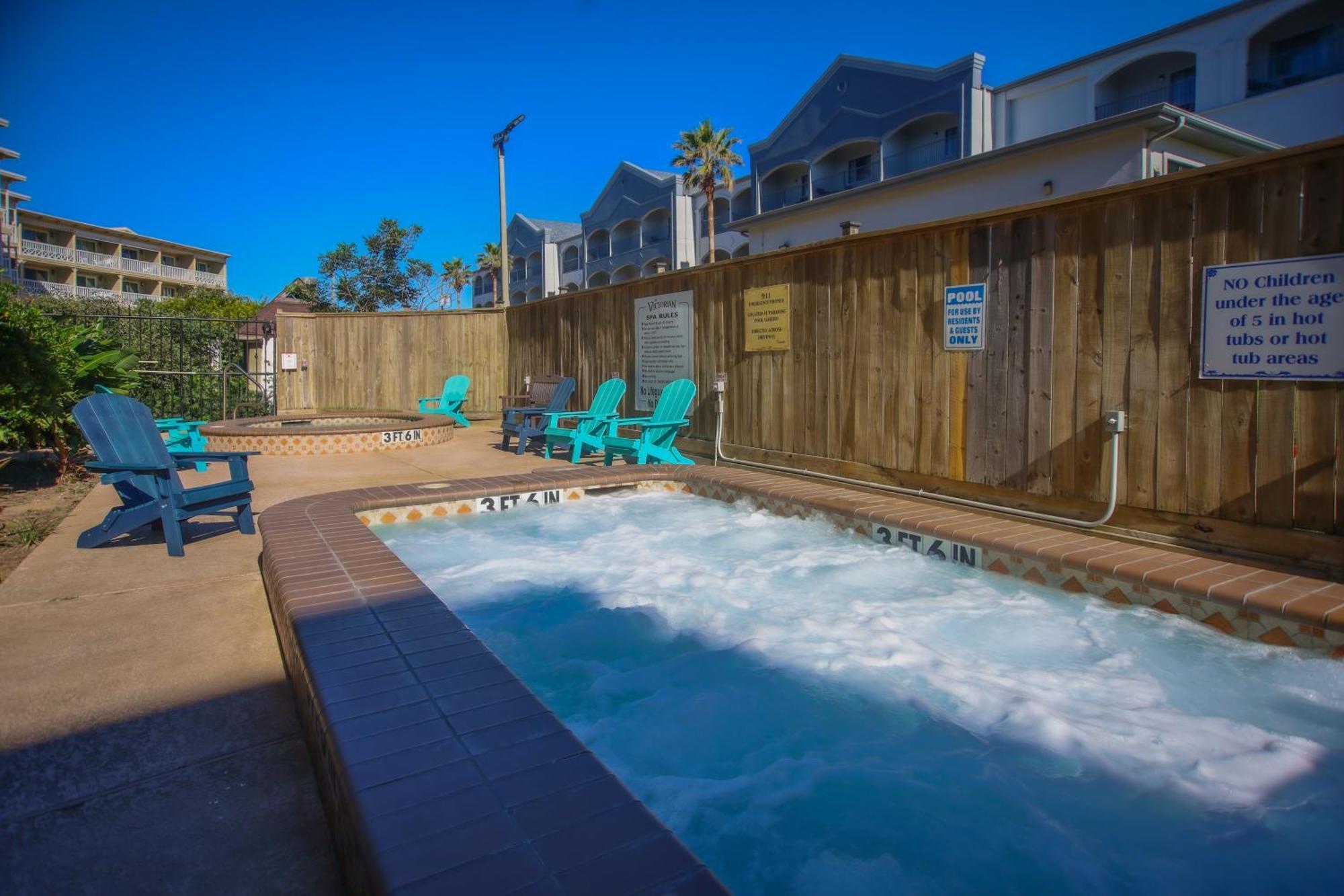 Apartment Sea-renity Heated Pools Steps To The *