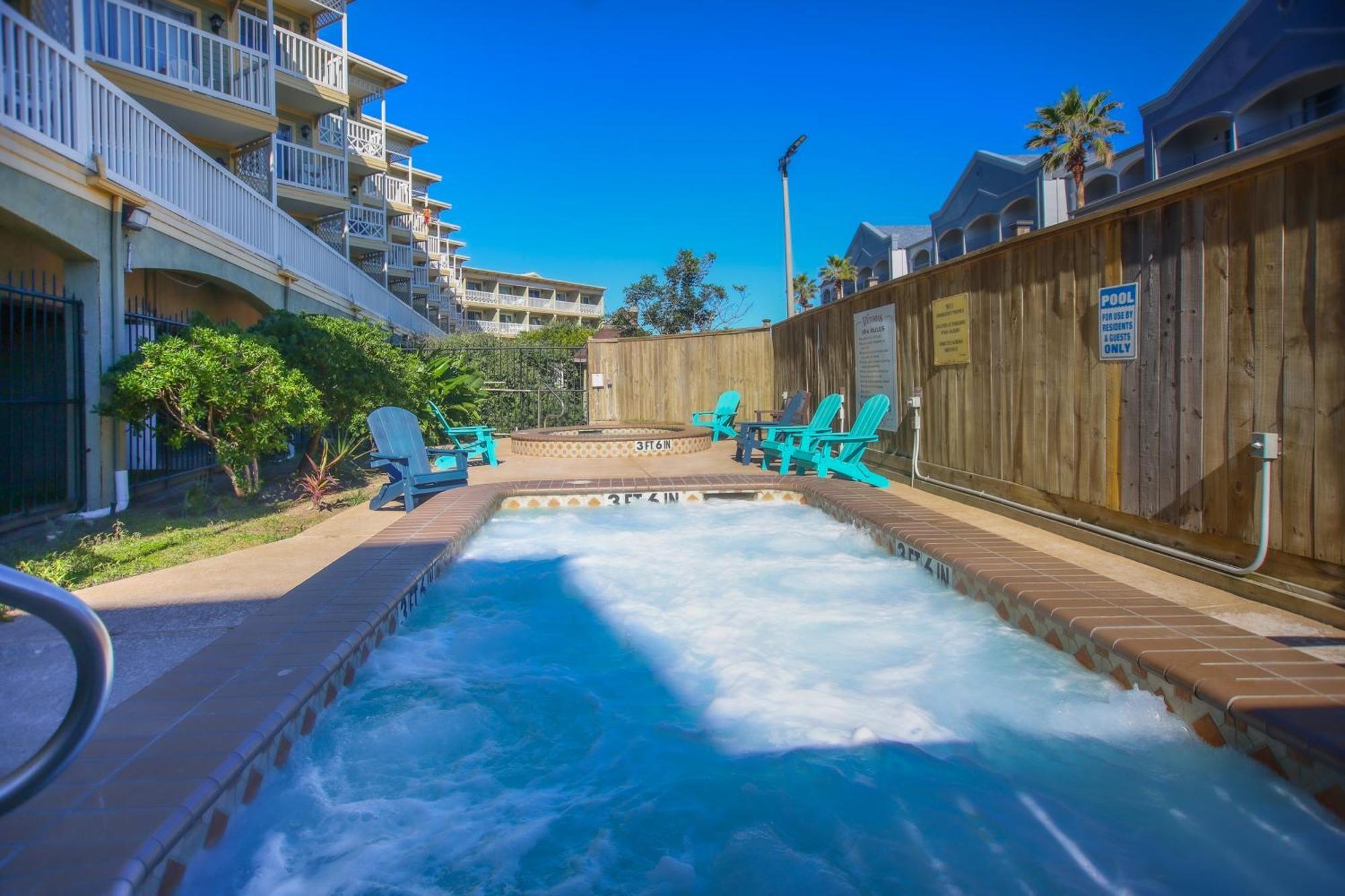 Apartment Sea-renity Heated Pools Steps To The